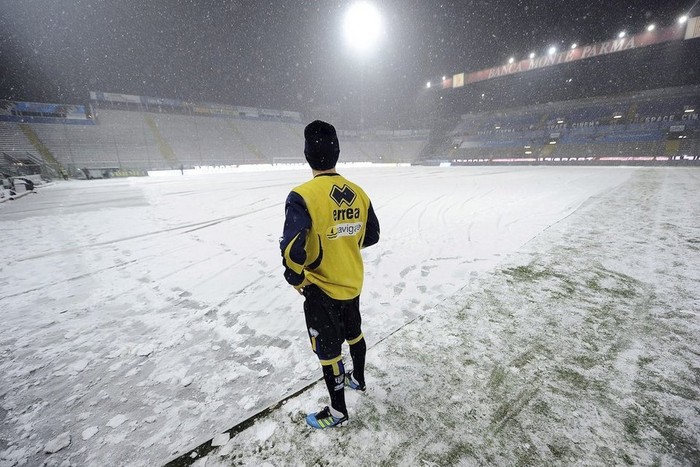 SVĐ Ennio Tardini của Parma cũng bị bão tuyết bao phủ